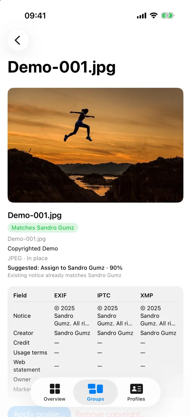 Una foto aperta in Copyrighted su iPhone: nota, autore e altri campi in EXIF, IPTC e XMP, uno accanto all’altro