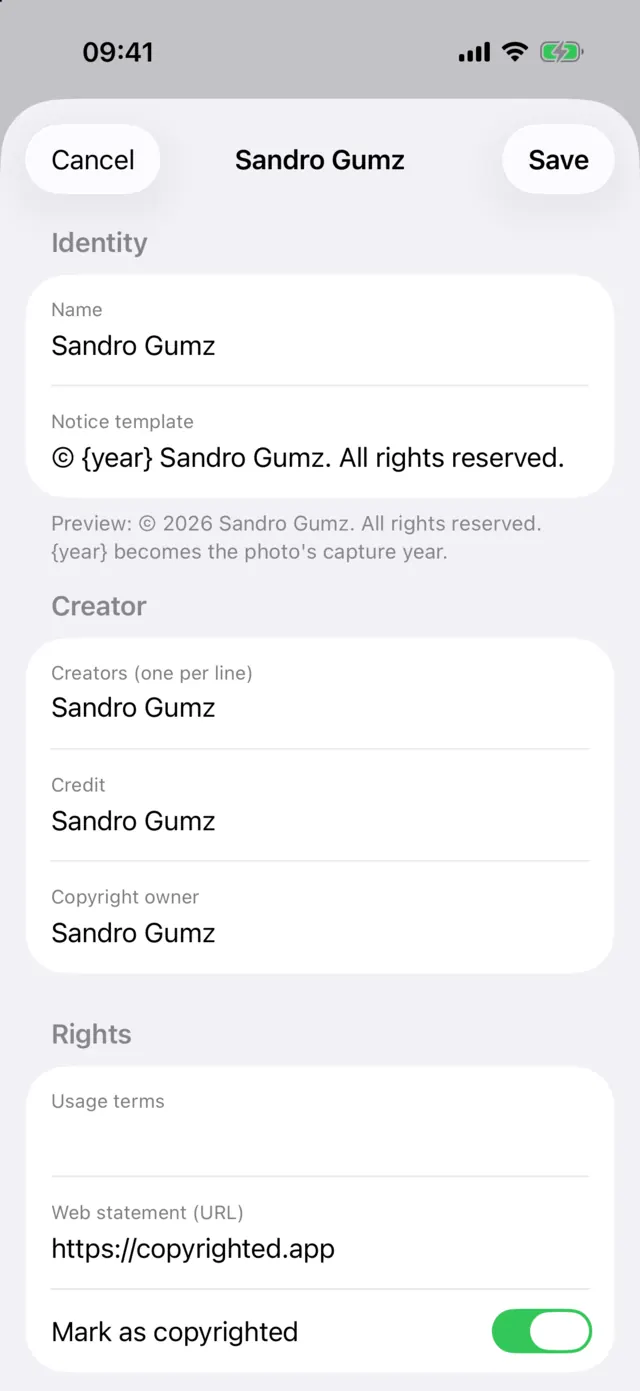 Modifica di un Rights Profile su iPhone: nome, un modello di nota con {year}, autore, credito, proprietario e dichiarazione sul web